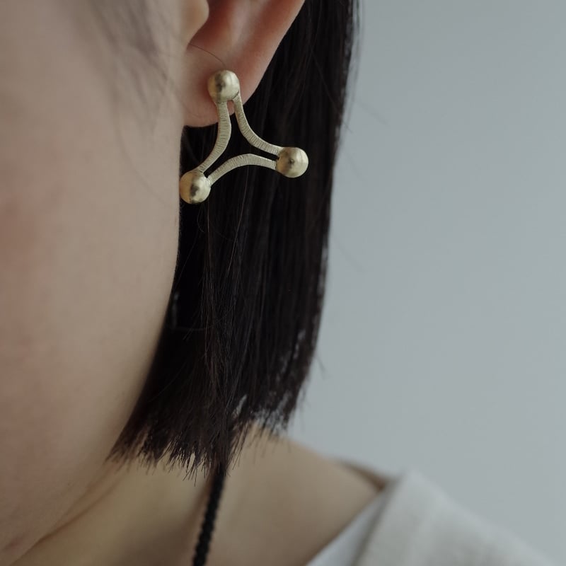 tri ピアス / イヤリング 真鍮 (片耳) | BRASSYARD
