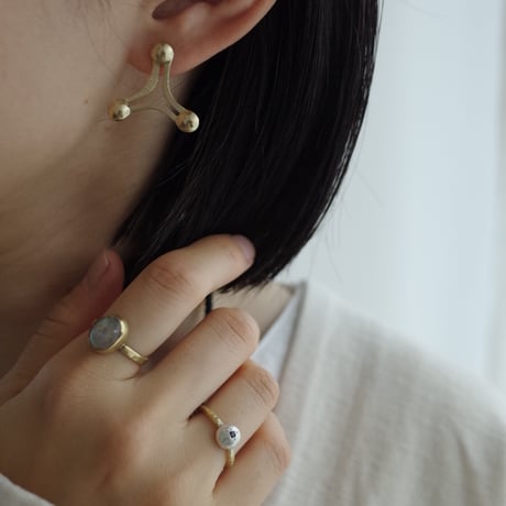 tri ピアス / イヤリング 真鍮 (片耳)