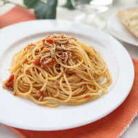 【送料無料】静岡しらすのパスタソース トマトバジル風 静岡産釜揚げしらす トマト オリーブオイル 無添加 茹でたパスタ合えるだけで簡単 旨味とコク【クリックポスト 日時指定 代引き不可】