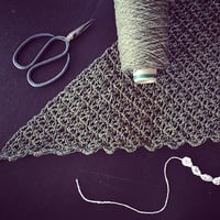 送料込み 増減なしで編める簡単三角ストール -印刷済み編み図のみ-