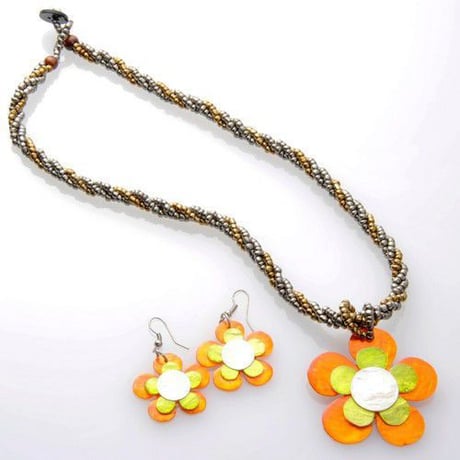 SALE　シェル フラワーネックレス