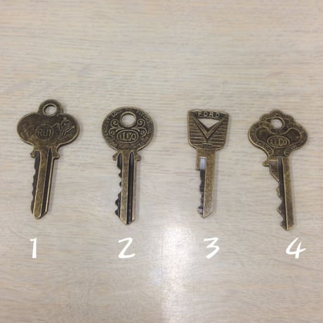 アンティーク　KEY　革紐付き