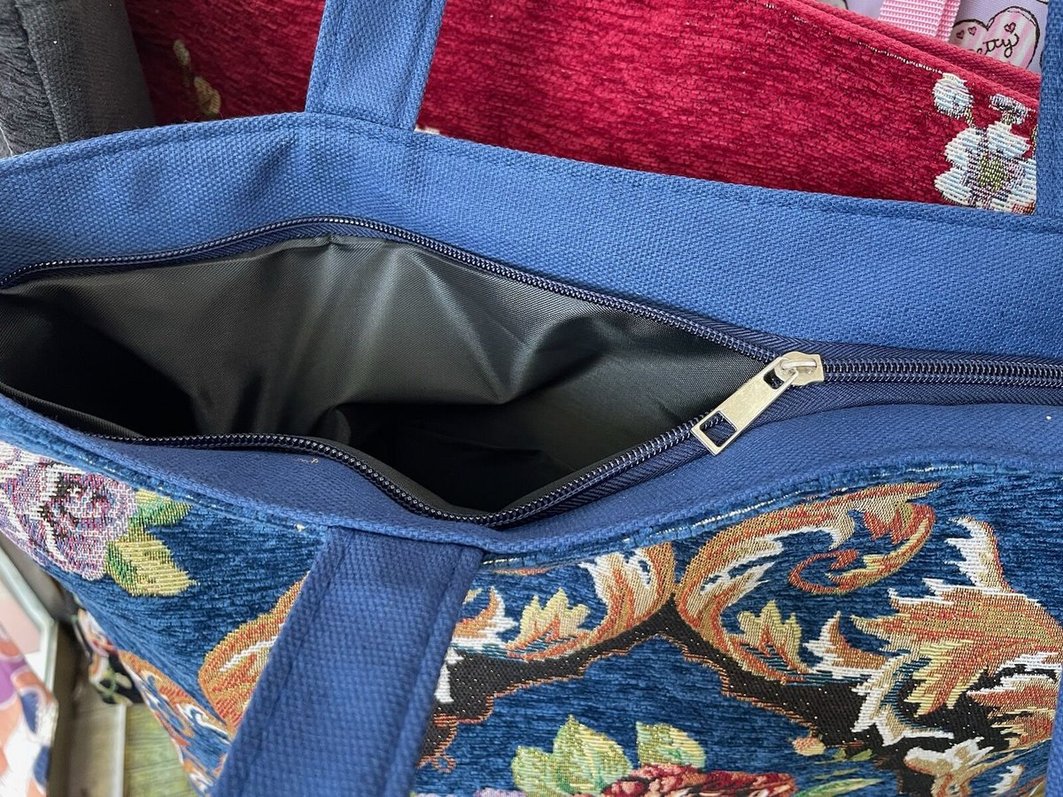 欧州アンティーク　繊細ゴブランの小さなバッグ Coquette/ゴブラン口金財布 -廃盤の危機を乗り越えた動物柄