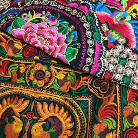 モン族　刺繍バッグ　ポシェット