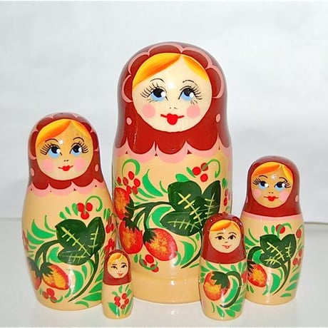 いちごマトリョーシカ（5人組）　ロシア製　取り扱い方の注意事項をお読みください♪