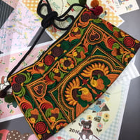 モン族　刺繍バッグ　ポシェット