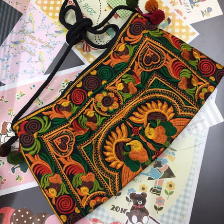モン族　刺繍バッグ　ポシェット