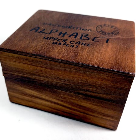 レトロな雰囲気のアルファベットのスタンプ【ANTIQUE STAMP】