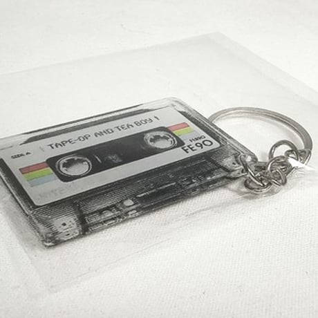 カセットテープ型 レトロポップなキーチェーン！ミニチュア 【 アクリルキーホルダー】