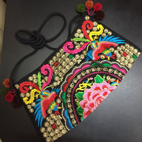 モン族　刺繍バッグ　ポシェット