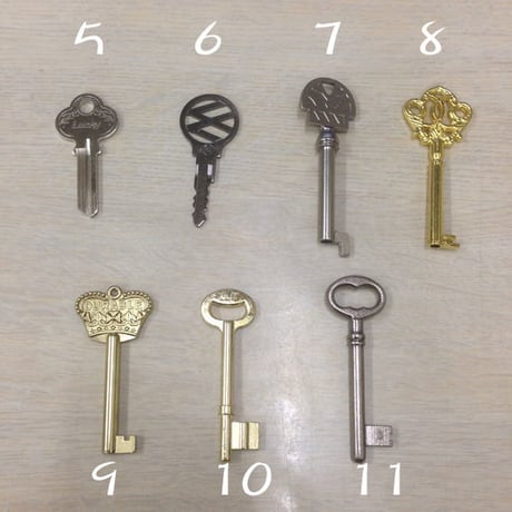 アンティーク　KEY　革紐付き