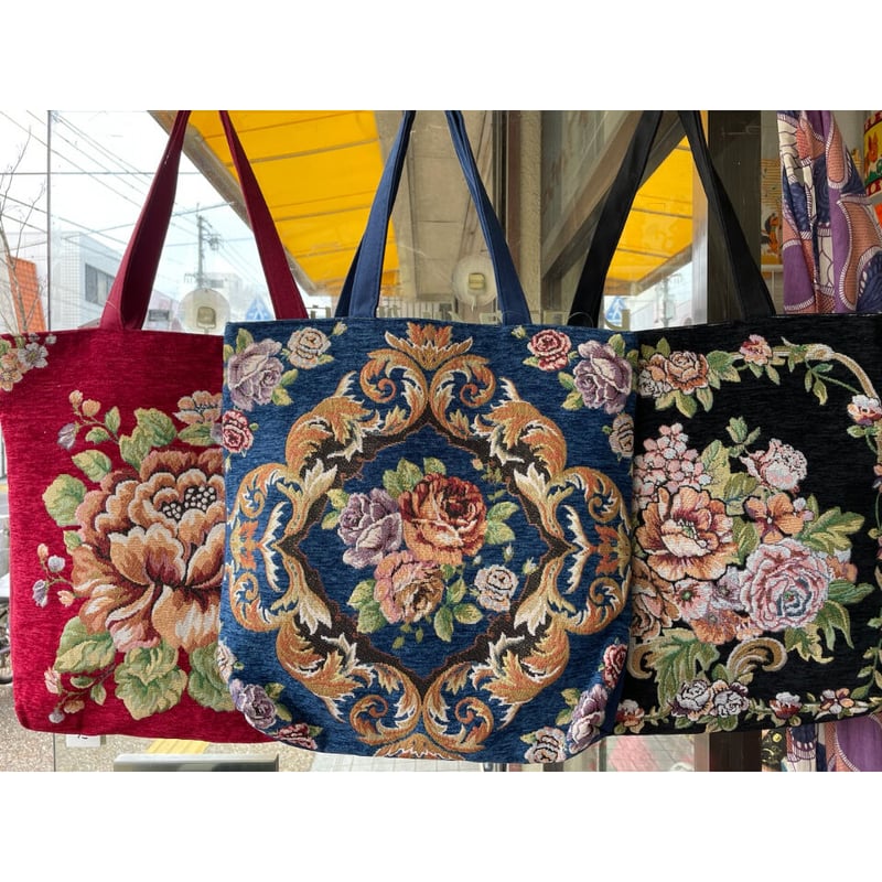 欧州アンティーク　繊細ゴブランの小さなバッグ Coquette/ゴブラン口金財布 -廃盤の危機を乗り越えた動物柄