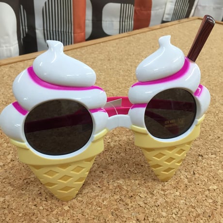 おもしろサングラス　ソフトクリーム　Funny sunglasses　Soft-serve ice cream