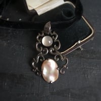 MOPとムーンストーンの豪華なペンダント
