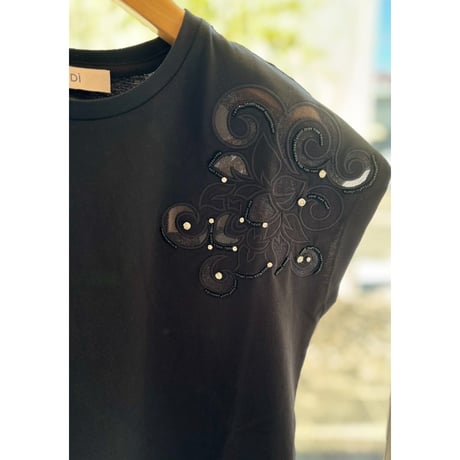 刺繍入りカットソー