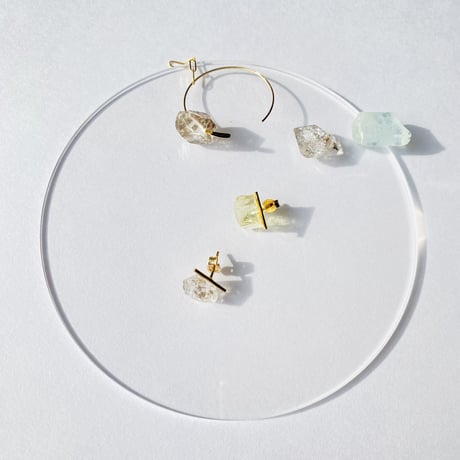 一粒バーピアス（片耳）