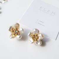 シェルフラワーイヤリング・ピアス