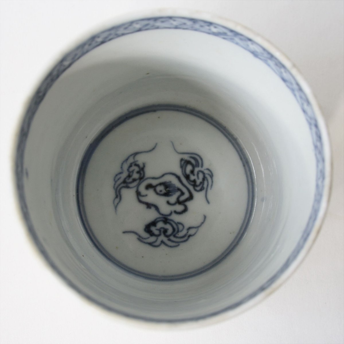 【秋の感謝セール！〜9/28まで】古伊万里染付雷獣雨降り文蕎麦猪口在銘 S-20 古伊万里 KOIMARI 染付 雨龍・如意雲文 蕎麦猪口 | imarimaru