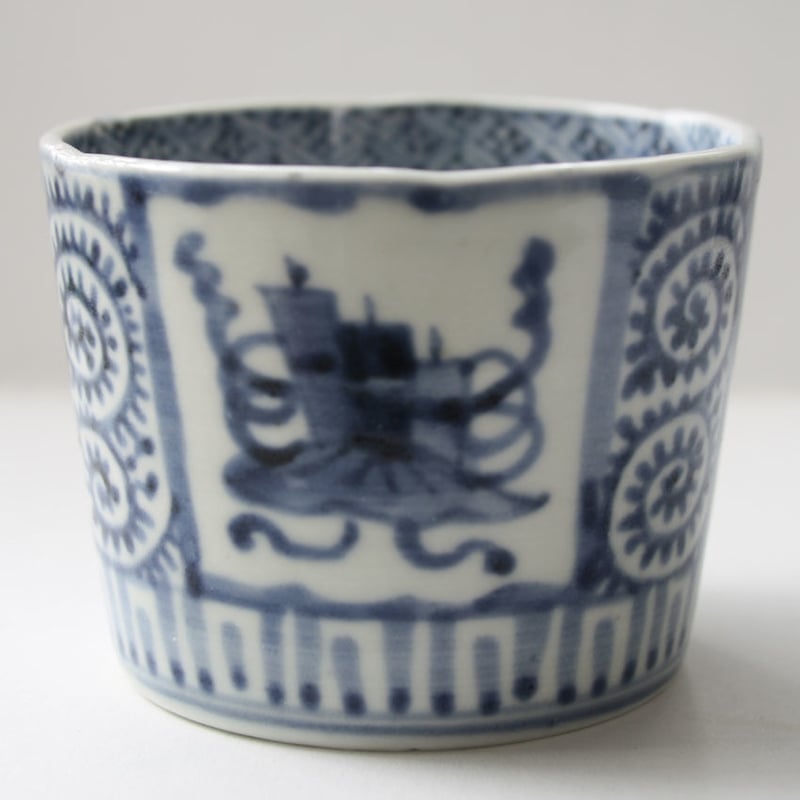 184 古伊万里 KOIMARI 染付 蛸唐草・宝文 蕎麦猪口 | imarimaru 184 古伊万里 KOIMARI 染付 蛸唐草・宝文 蕎麦猪口 | imarimaru