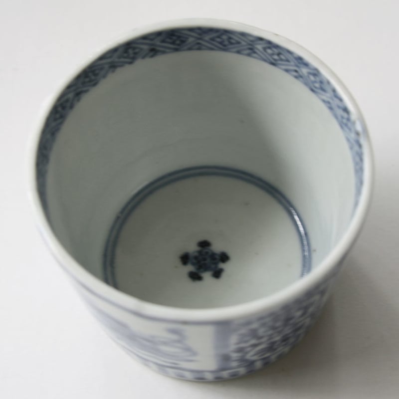 184 古伊万里 KOIMARI 染付 蛸唐草・宝文 蕎麦猪口 | imarimaru 184 古伊万里 KOIMARI 染付 蛸唐草・宝文 蕎麦猪口 | imarimaru