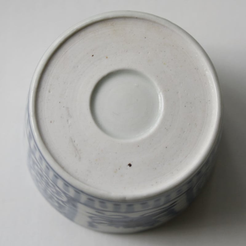 184 古伊万里 KOIMARI 染付 蛸唐草・宝文 蕎麦猪口 | imarimaru 184 古伊万里 KOIMARI 染付 蛸唐草・宝文 蕎麦猪口 | imarimaru