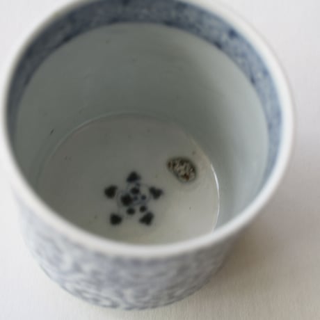 C-09 古伊万里 KOIMARI 染付 蛸唐草文 覗き猪口