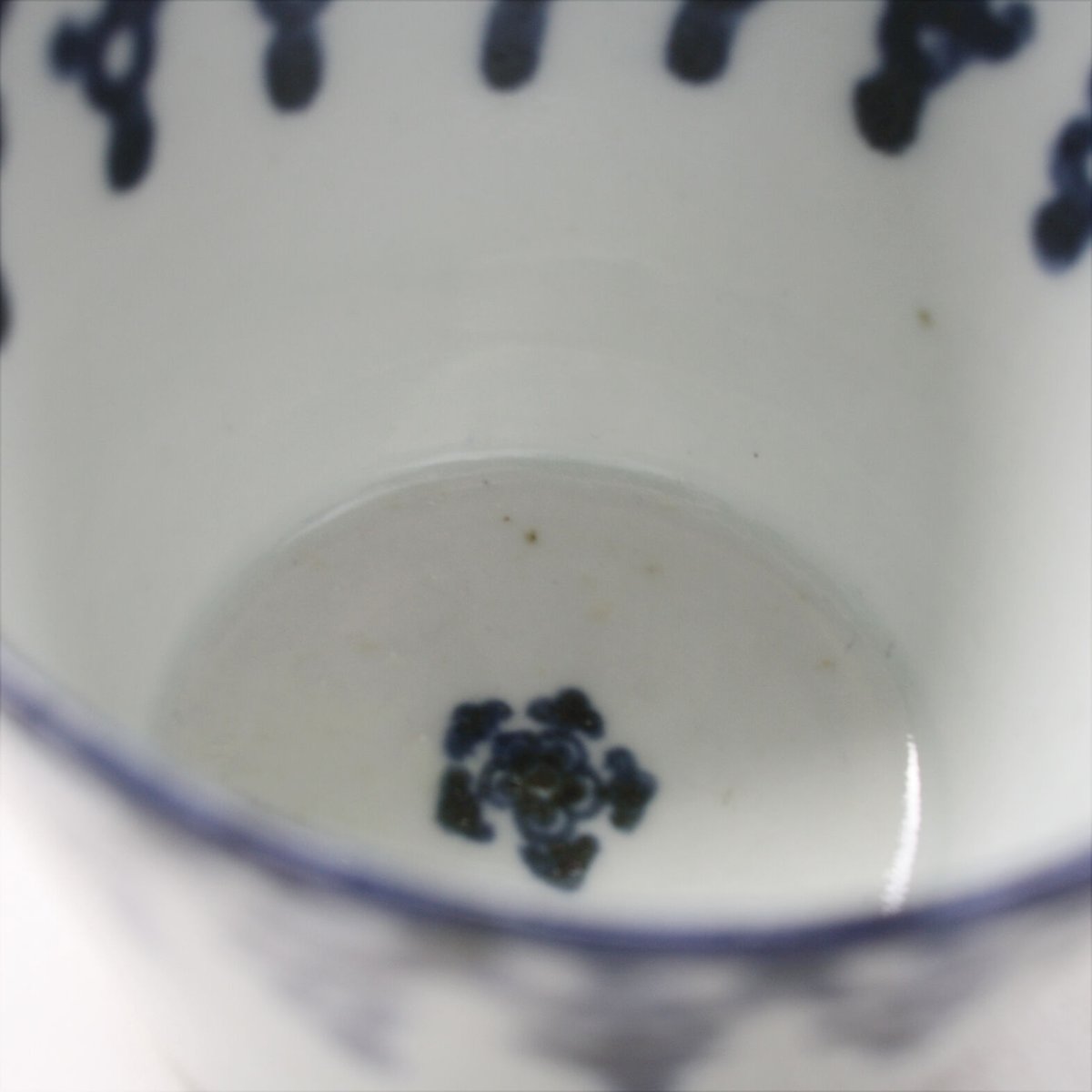 161-b 古伊万里 KOIMARI 染付 輪宝文 蕎麦猪口 | imarimaru 161-b 古伊万里 KOIMARI 染付 輪宝文 蕎麦猪口 | imarimaru