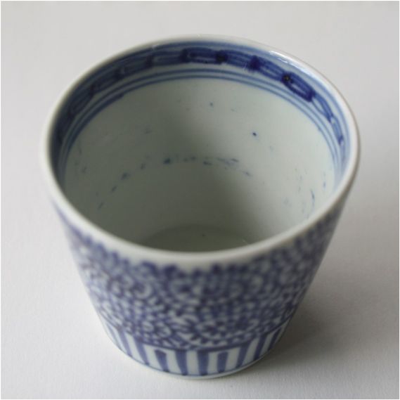 129-b 古伊万里 KOIMARI 染付 蛸唐草 蕎麦猪口 | imarimaru 129-b 古伊万里 KOIMARI 染付 蛸唐草 蕎麦猪口 | imarimaru