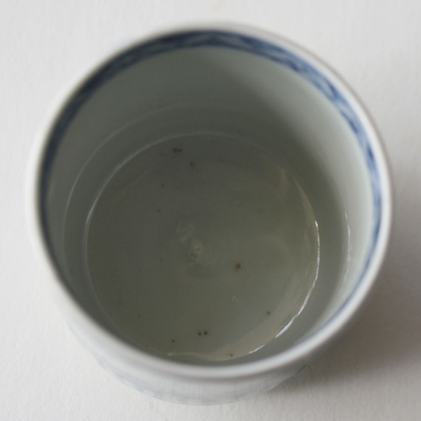 98 古伊万里 KOIMARI 花唐草文 覗猪口 | imarimaru