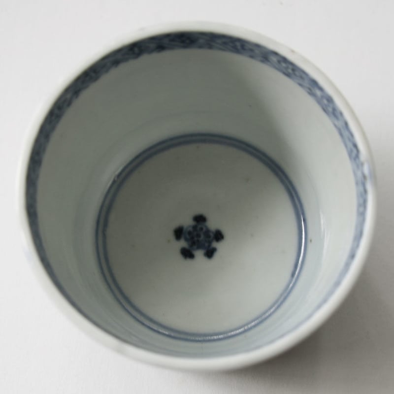 184 古伊万里 KOIMARI 染付 蛸唐草・宝文 蕎麦猪口 | imarimaru 184 古伊万里 KOIMARI 染付 蛸唐草・宝文 蕎麦猪口 | imarimaru