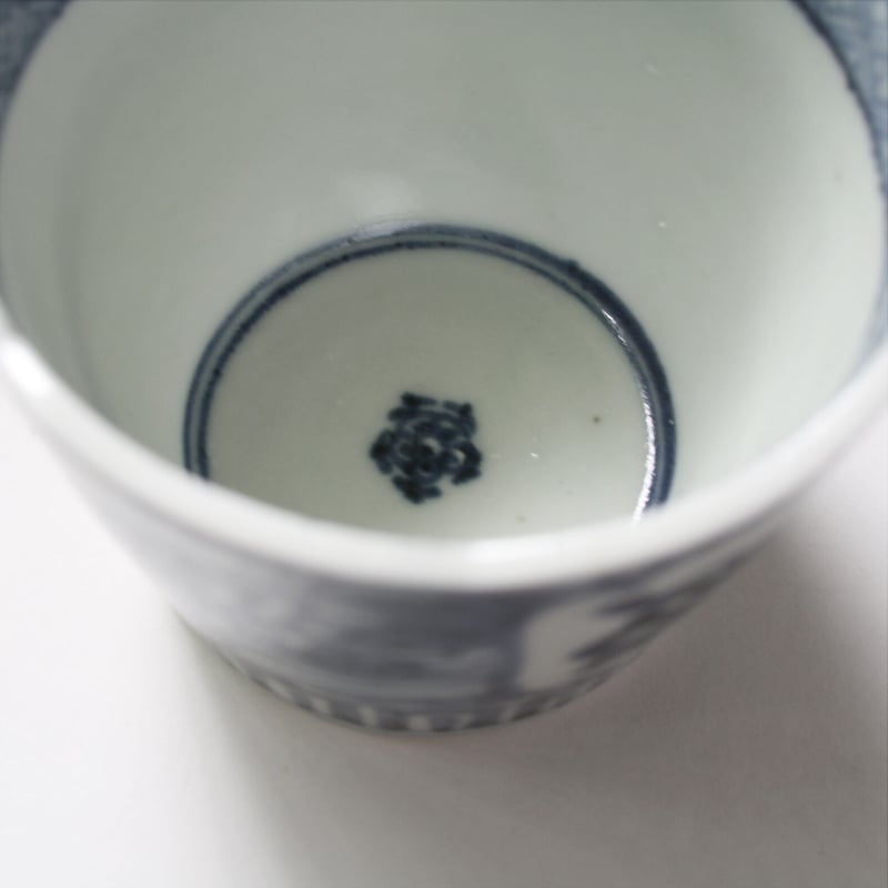 古伊万里菊に菱井桁文半筒型蕎麦猪口　古伊万里蕎麦猪口　古伊万里半筒型蕎麦猪口 古伊万里菊に菱井桁文半筒型蕎麦猪口 古伊万里蕎麦猪口 古伊万里