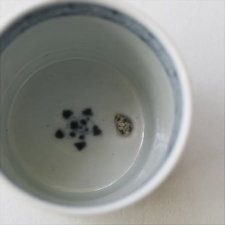 C-09 古伊万里 KOIMARI 染付 蛸唐草文 覗き猪口