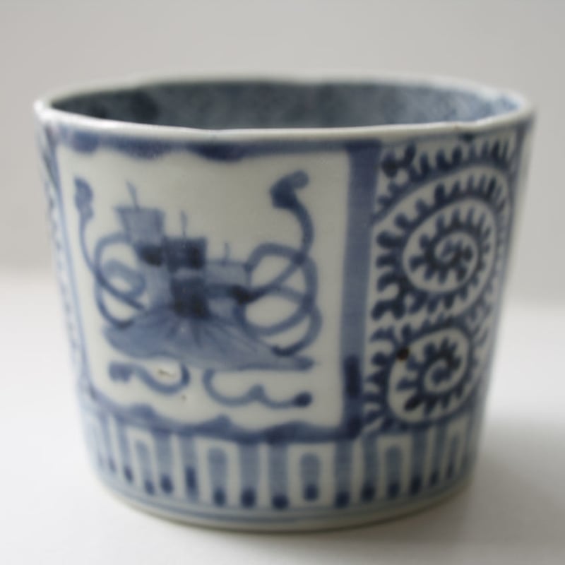 184 古伊万里 KOIMARI 染付 蛸唐草・宝文 蕎麦猪口 | imarimaru 184 古伊万里 KOIMARI 染付 蛸唐草・宝文 蕎麦猪口 | imarimaru