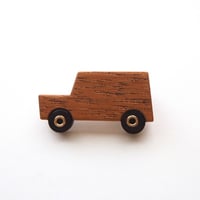 ギター銘木端材でつくった車の下道ブローチ　aibow series"MH-N"　マホガニー