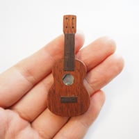 楽器と同じ材料で制作したウクレレ アバロン貝ver 11  ブローチ