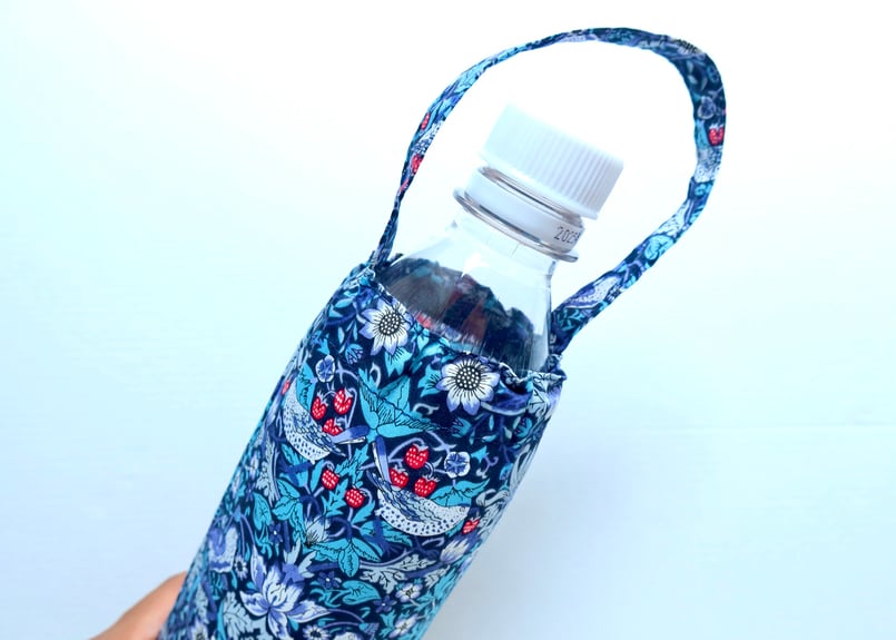 ペットボトルカバー　リバティジョアンナ/いちごラテ　ハンドメイド ペットボトルカバー リバティジョアンナ/いちごラテ ハンドメイド