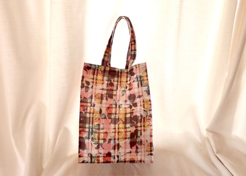 【koyuki18様】リバティ　ワインディングローゼ　 トートバッグM koyuki18様】リバティ ワインディングローゼ トートバッグM - メルカリ