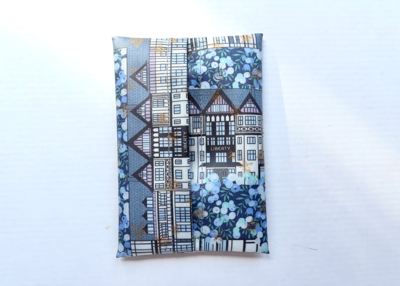 リバティ ランブルアンドロアー ティッシュケース ラミネート EB リバティ ランブルアンドロアー ティッシュケース ラミネート EB 在庫