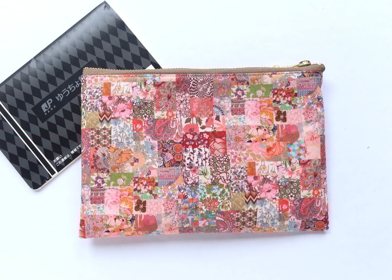 通帳ポーチ ・アーカイブパッチワーク•ピンク（リバティプリント