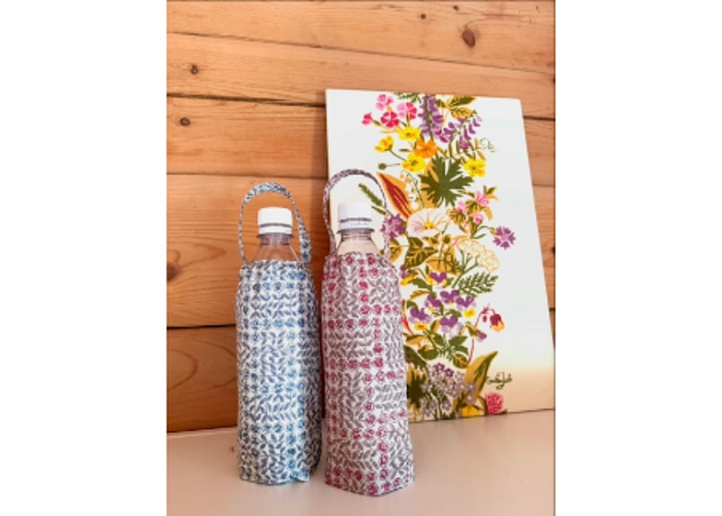 ペットボトルカバー・スリーピングローズ・ブルー（リバティプリント