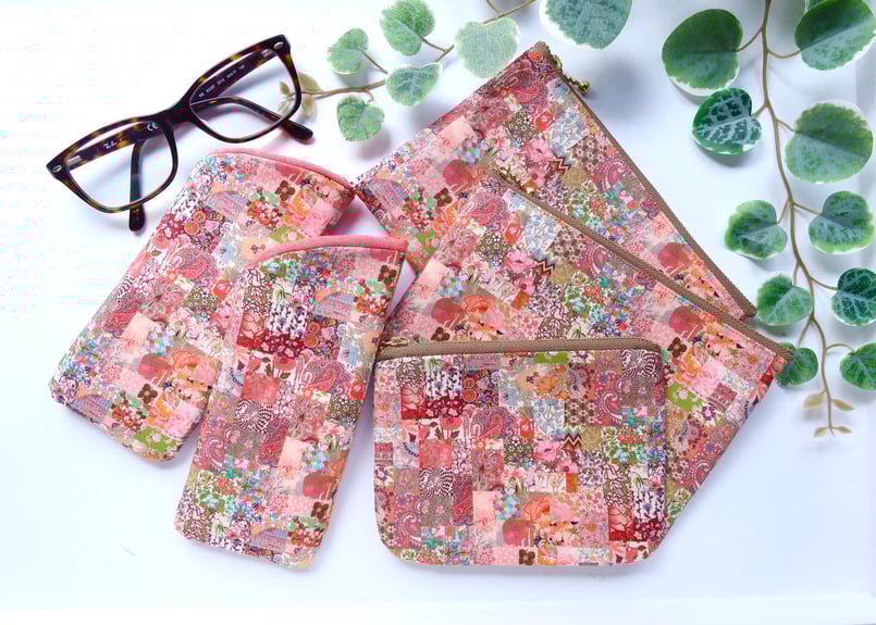 通帳ポーチ ・アーカイブパッチワーク•ピンク（リバティプリント