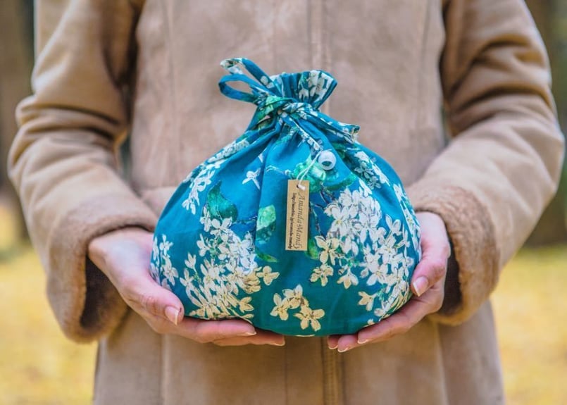 リバティトラベル巾着・アイザックスジュビリー（サーカス柄