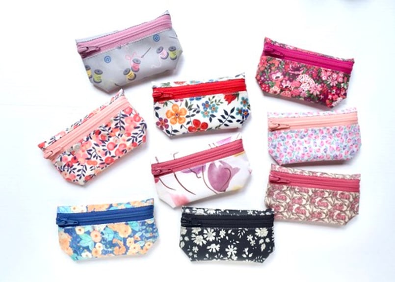 ラミネートポーチ（ミニ）・ホリーホックス・ブルー (リバティプリント