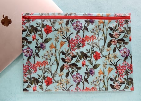 リバティラミネートA4ポーチ・ロックウッド・水色