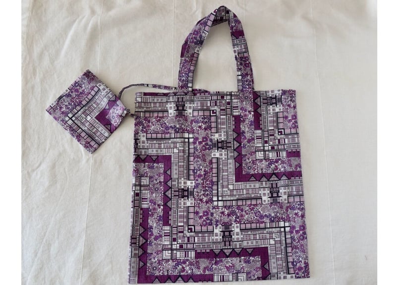 【パックりか❤様お取置き専用ページ】リバティ　タナローンアンブリアポーチ エアリーバッグ(M)・アリスズガーデン（リバティプリント