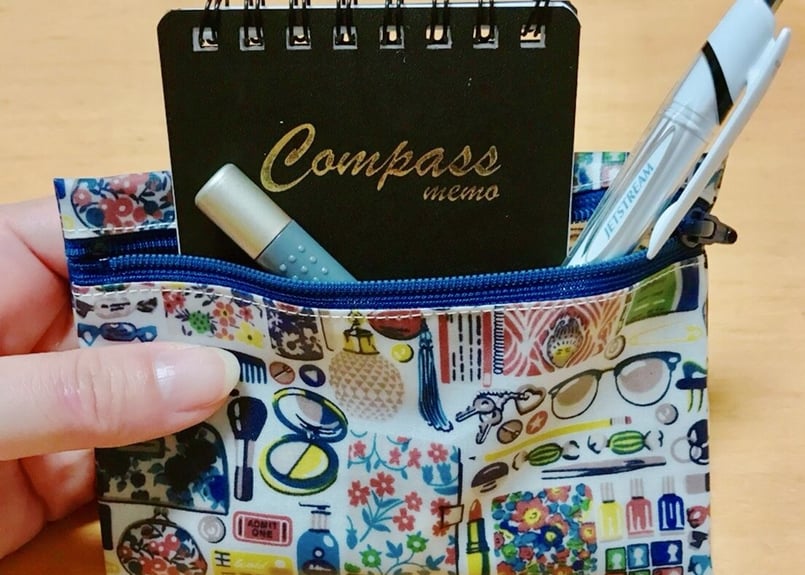 リバティラミネートポーチ（小）クレメンティナ・オレンジブルー