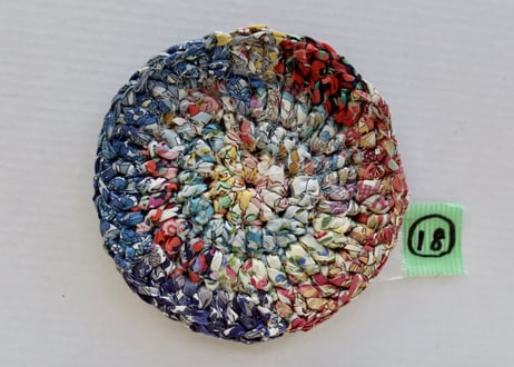 リバティ裂き編みコースター(18)　サイズ10cm