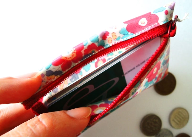 リバティラミネートポーチ（小）クレメンティナ・オレンジブルー