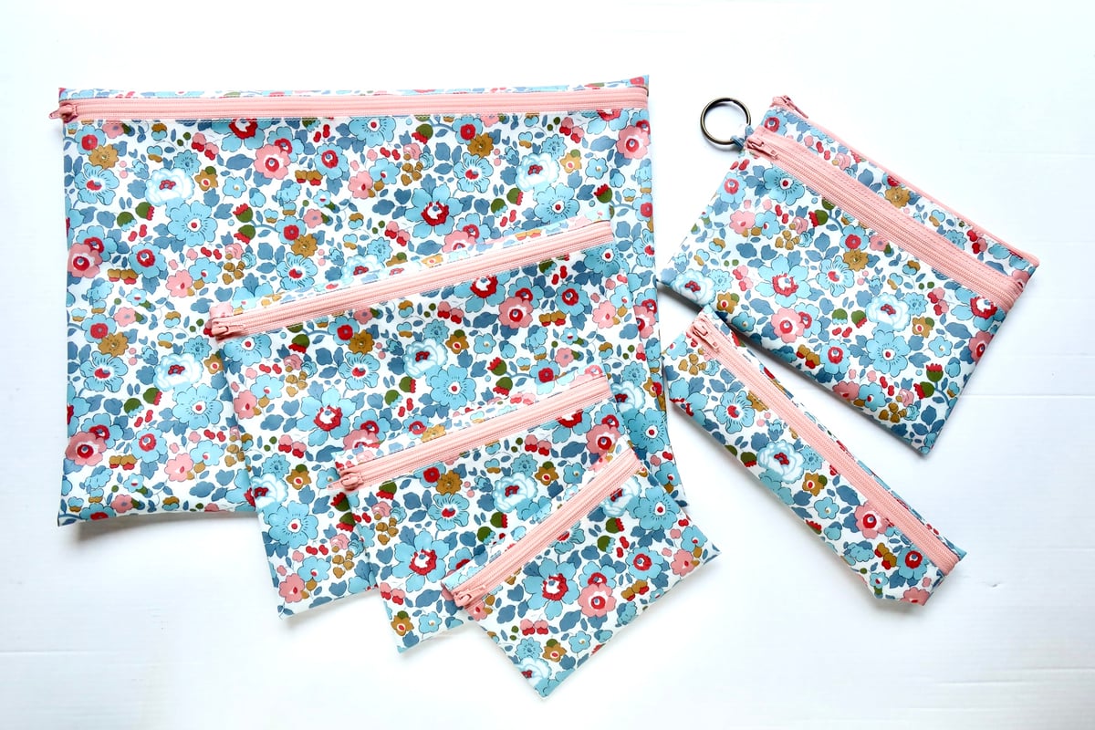 専用ページ　リバティラミネート生地使用ポーチ 楽天市場】 手作りキット 簡単 リバティプリント ラミネート 生地 で
