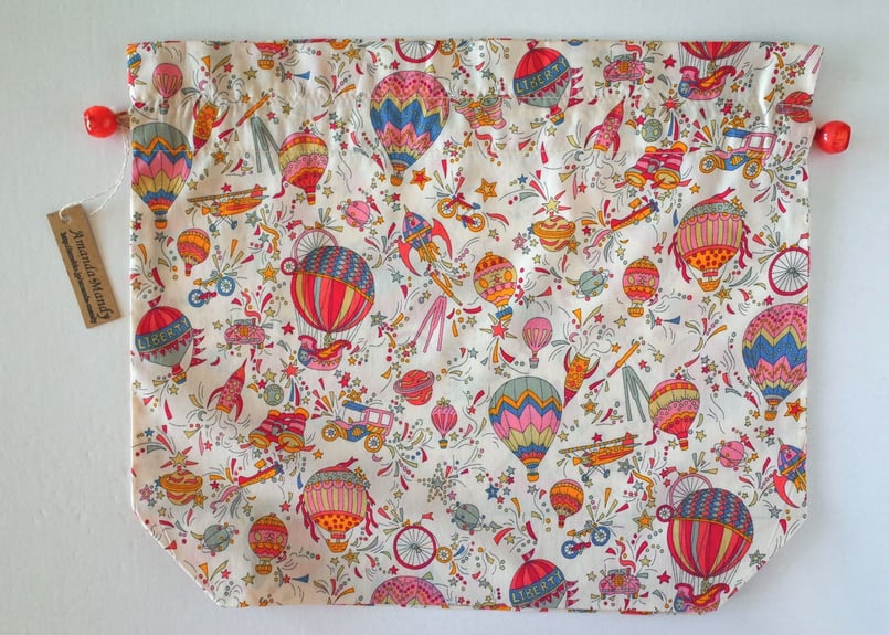 リバティトラベル巾着・スカイハイ・レッド | Amanda Mandy